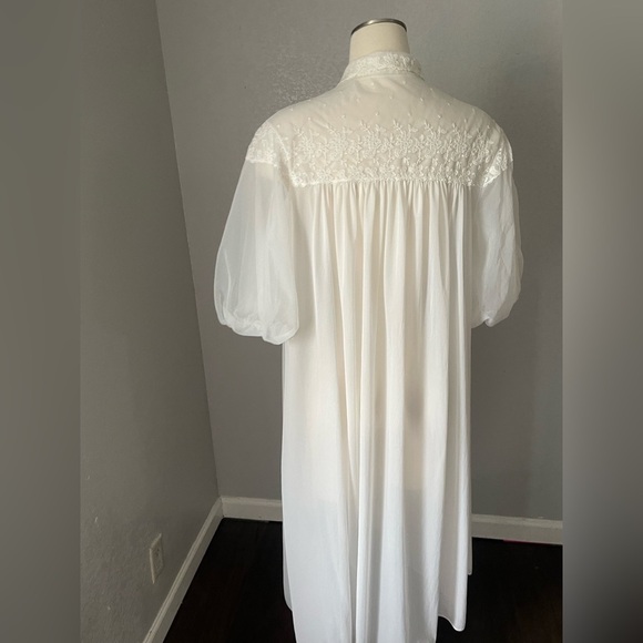 Vanity Fair White Robe with Lace and Blue Ribbon - Picture 8 of 10